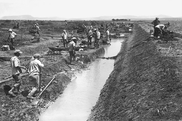 Draining Fuara River at Haifa Bay, 1929. KKL-JNF Photo Archive