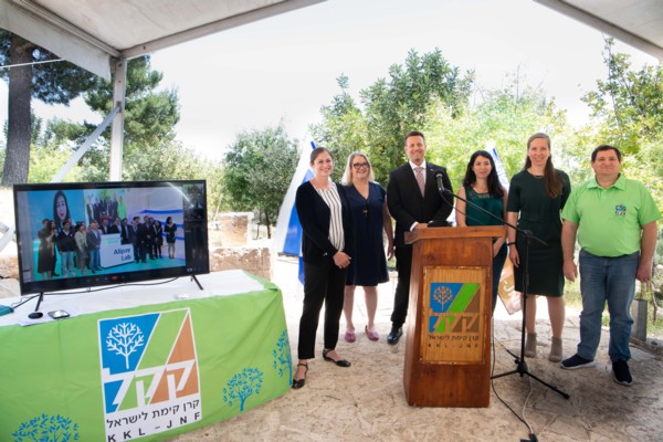 L-R: Ant Group China (On screen); Lin Dror; Karine Bolton; KKL–JNF Vice Chairman, Amir Schneider; Victoria myrav Barkagan; Ingrid Balelti and Yigal Yasinov. (Photo: Avi Hayon, KKL-JNF Photo Archive)