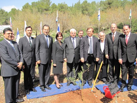 The Presidential delegation at the Grove of Nations. Photo: KKL Photos Archive