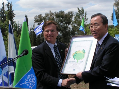 The certificate awarded to the Secretary General. Photo: KKL-JNF Photo Archive