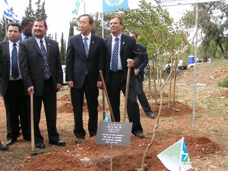 Secretary General Ban Ki-Moon planting at the Grove of Nations. Photo: KKL-JNF Photo Archive