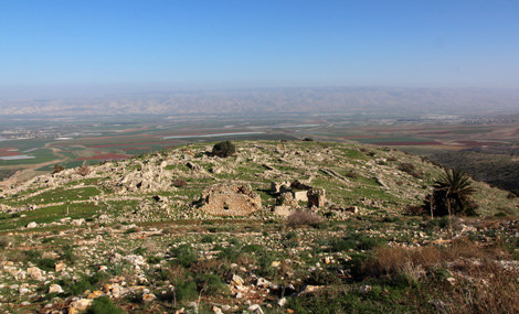 The view from Horvat Ner towards the Jordan Valley and Mount Gilead. Photo: Yaakov Skolnik.