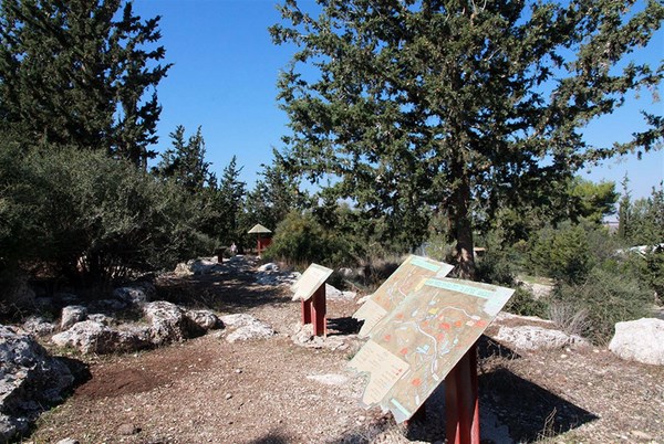 A signpost along the route. Photo: Yaakov Shkolnik