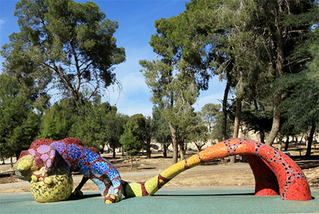 Playground facility in Ben-Gurion Park, Dimona. (Photo: Yaakov Skolnik, KKL-JNF Photo Archive)