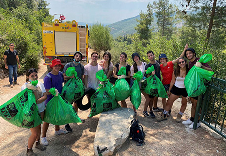 Volunteers on their year-long volunteer program clean the Nesher community forest. (Photo: Yifat Sharvit, KKL-JNF Photo Archive)