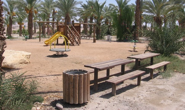 Trash can in KKL-JNF's Sapir Park in the Arava. Photo: Moshe Pinto, KKL-JNF Photo Archive