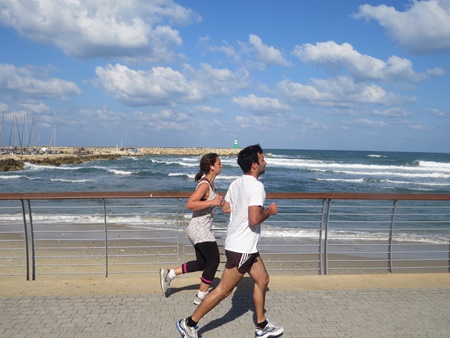 Jim Spatz bike path and walking trail in Tel Aviv. Photo: Yoav Devir