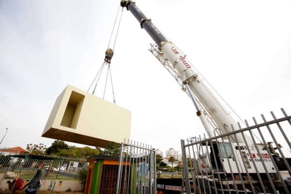 Placing Bomb Shelters in Ashkelon and Sderot. Photo: Edi Israel, KKL-JNF Photo Archive