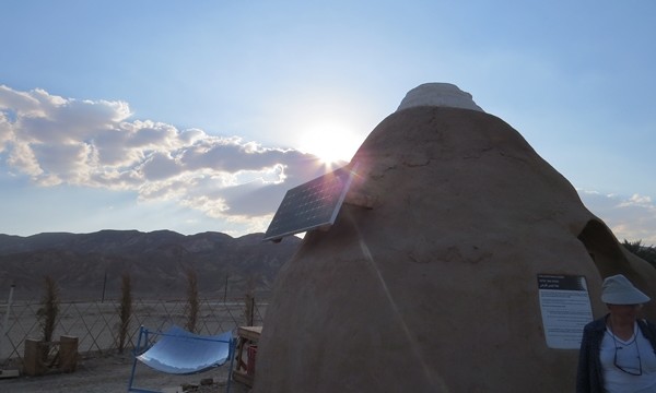 A mud hut with a solar panel in the model off-grid village in Kibbutz Ketura. Photo: Yoav Devir